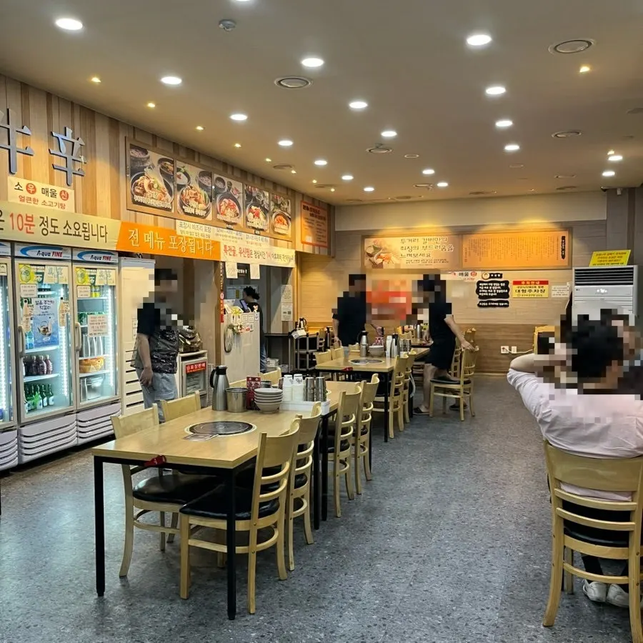 Entrance to Dugeori Usintang in the Hyocheon-district retail row