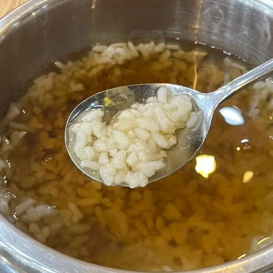 Nurungji made by pouring barley tea over pot rice
