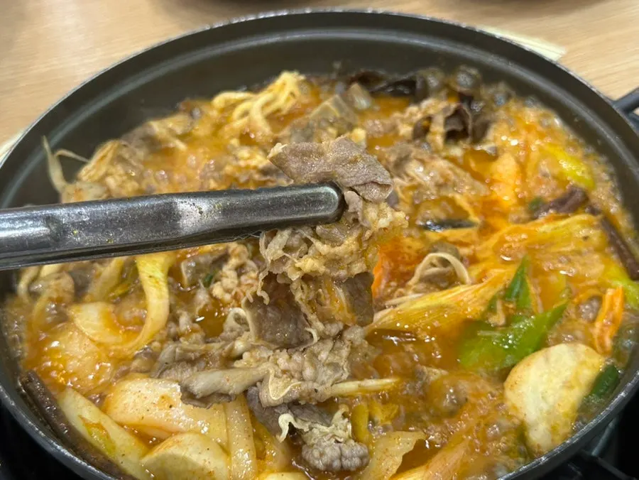 Spicy Usin jeongol broth