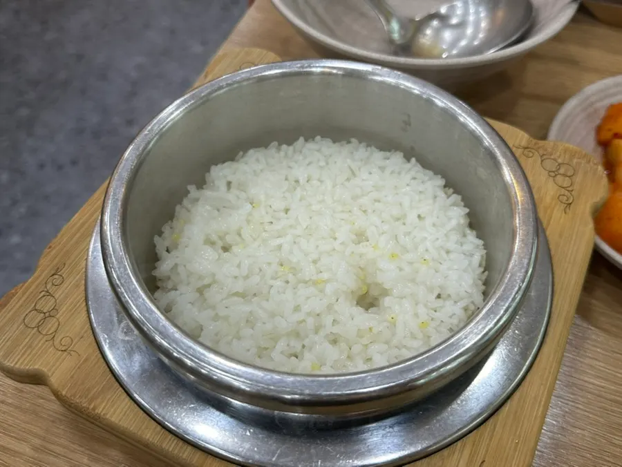 Rib bones and meat in Usin jeongol