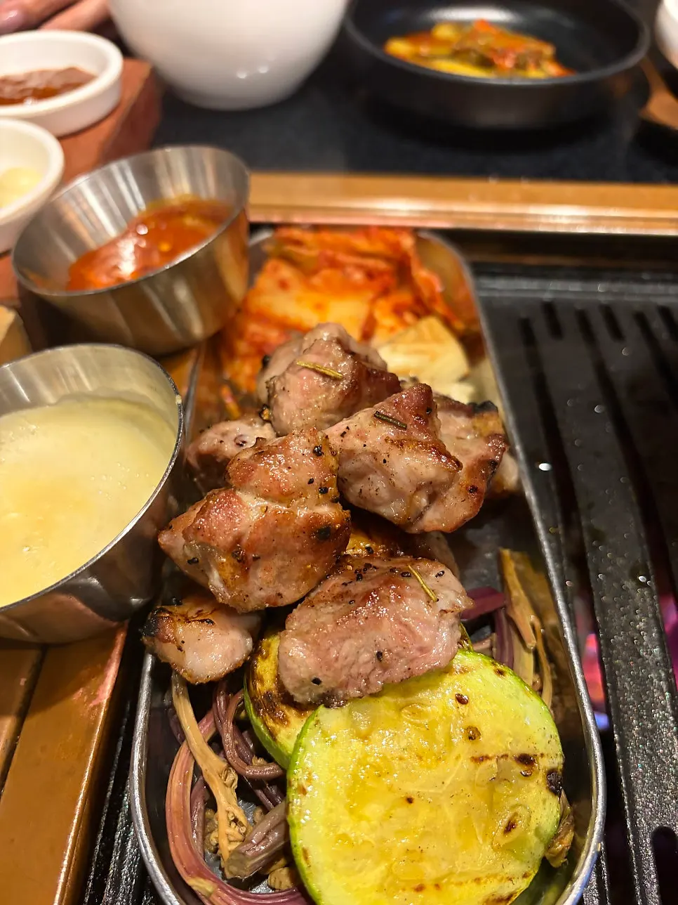 직원이 구워주는 고기 식사