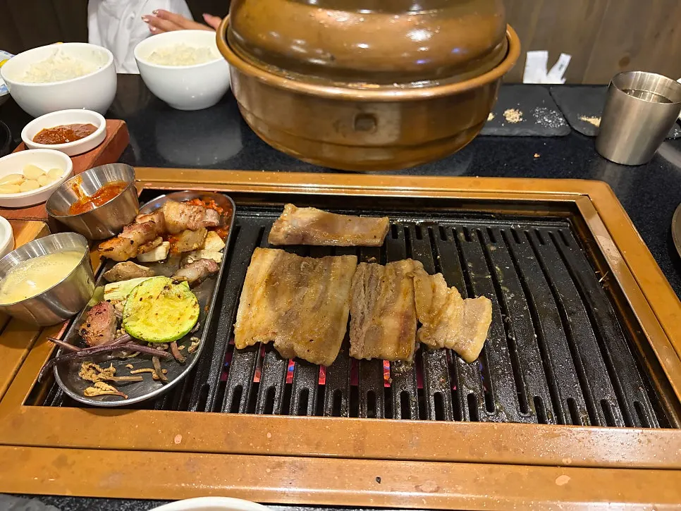 흑돼지 소금과 소스 조합