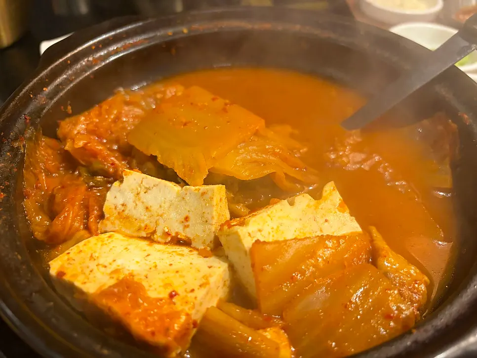 삼겹살과 돼지갈비 식사