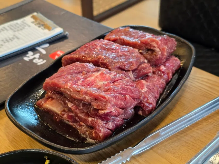 Table set up before grilling the meat