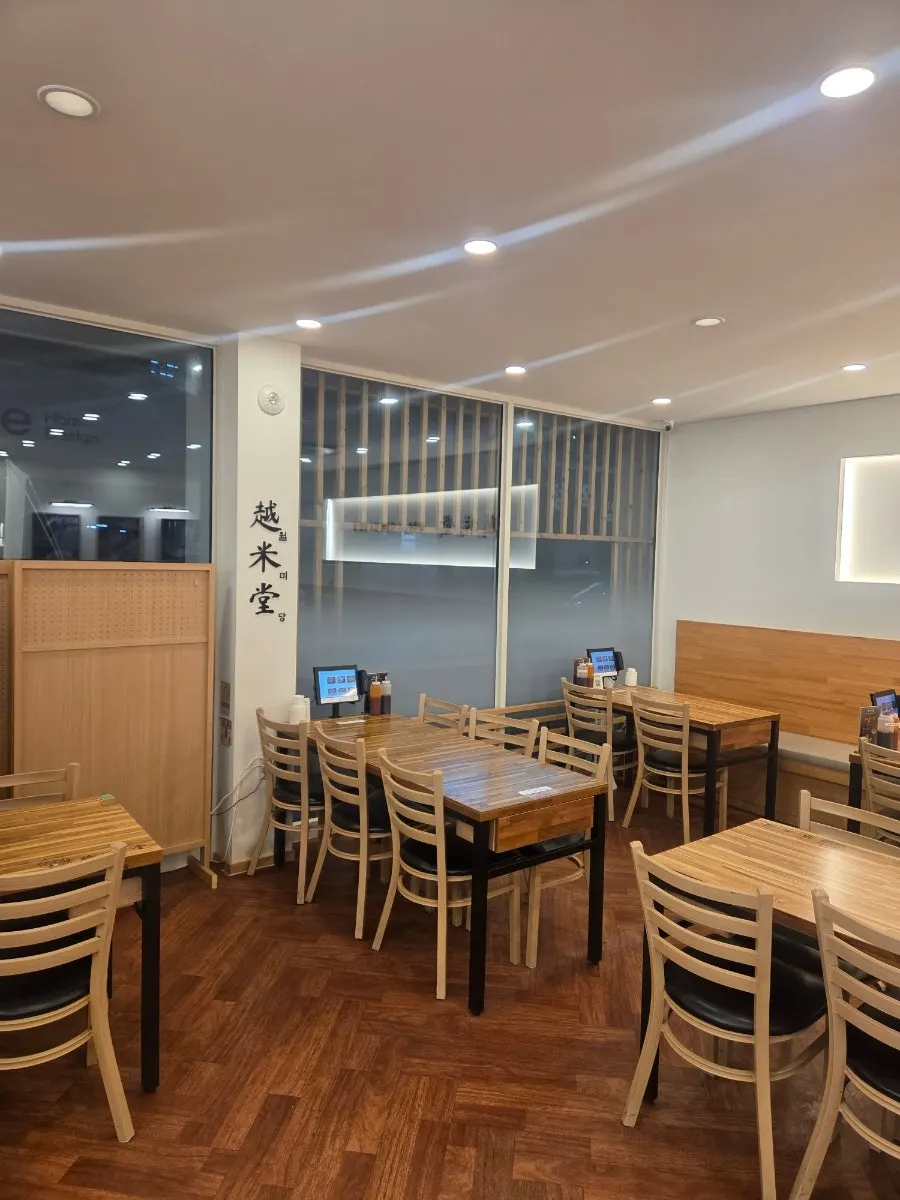 Wood-tone interior of Wolmidang Chonnam branch