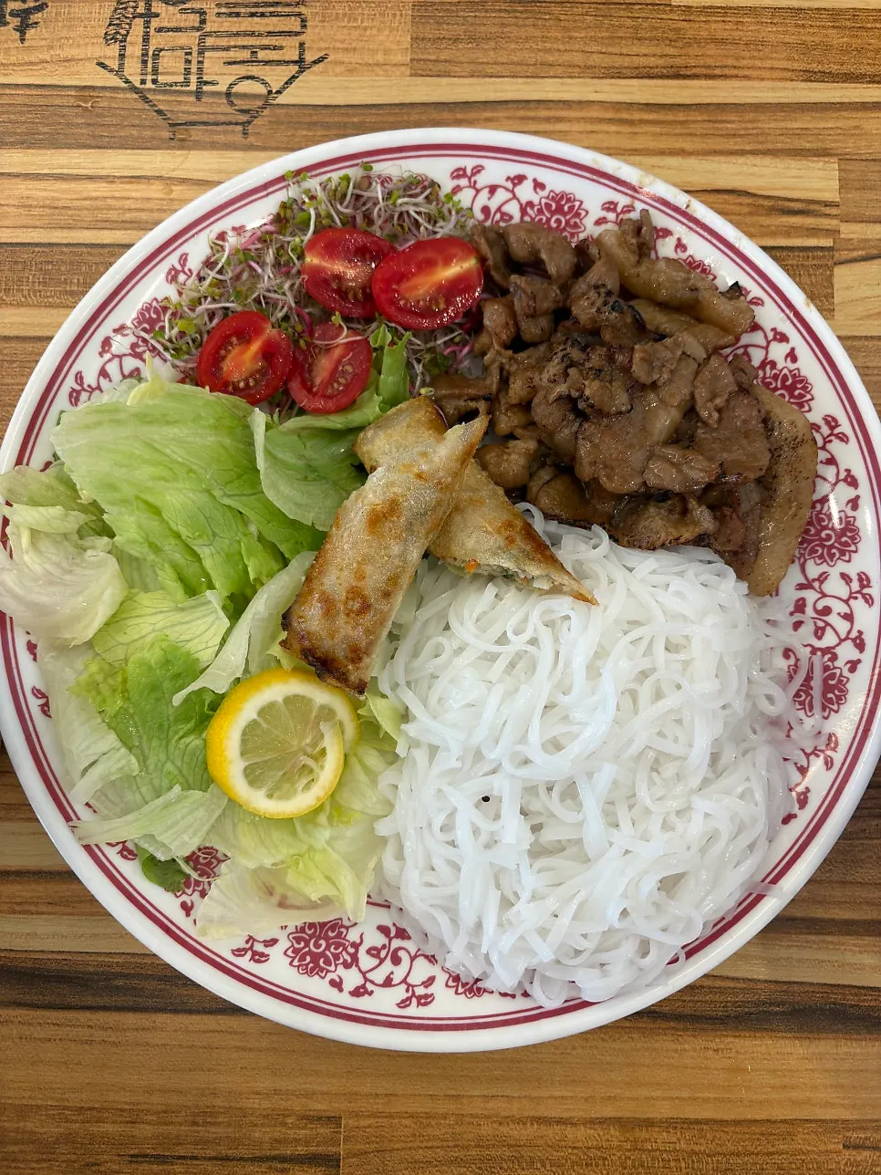 Pho served with sauces