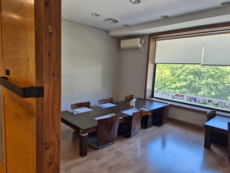 Private room interior and seating at Tams Badaetgaja