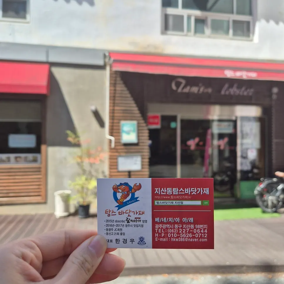 用餐结束后的包间桌面