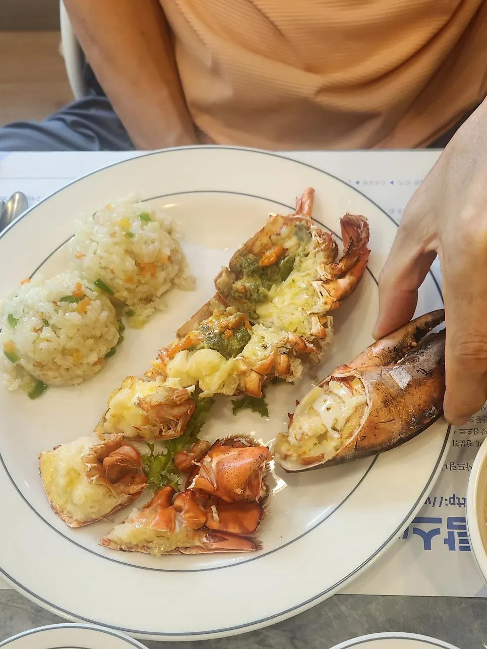 버터향 도는 랍스터 한 점