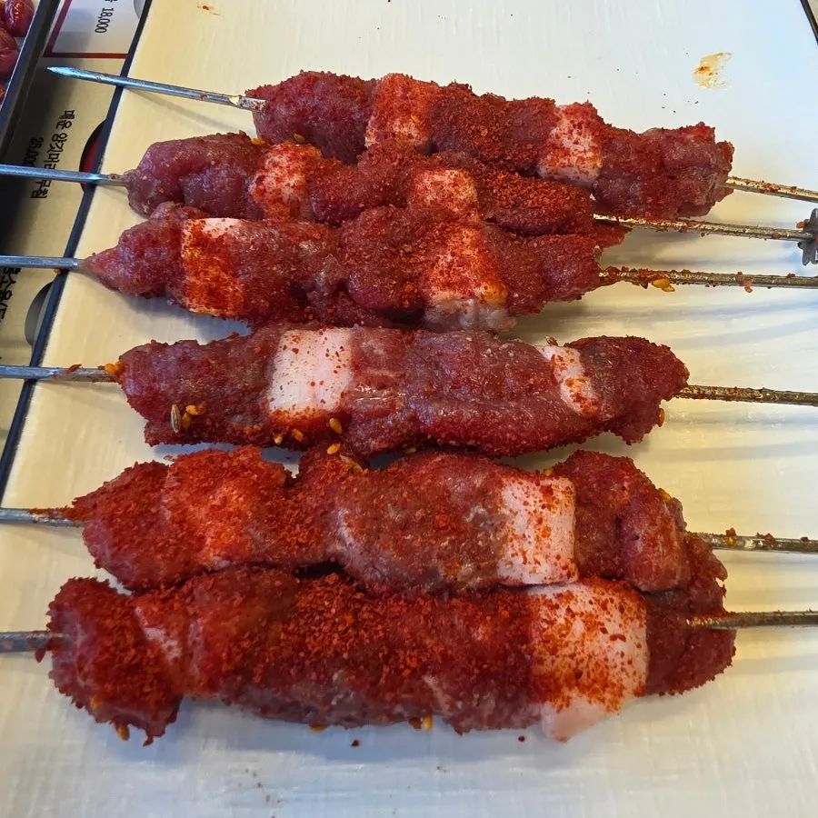 Seasoned lamb skewers with a flavor different from the original