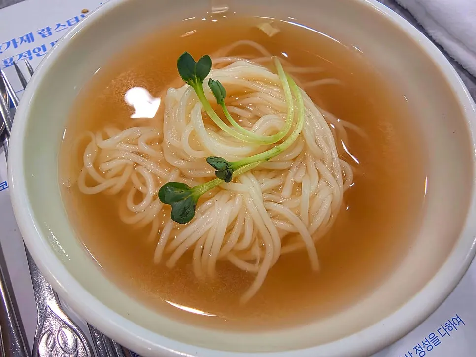 직접 끓인 양송이 스프 한 그릇