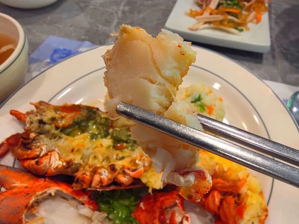 살이 꽉 찬 랍스터 집게살