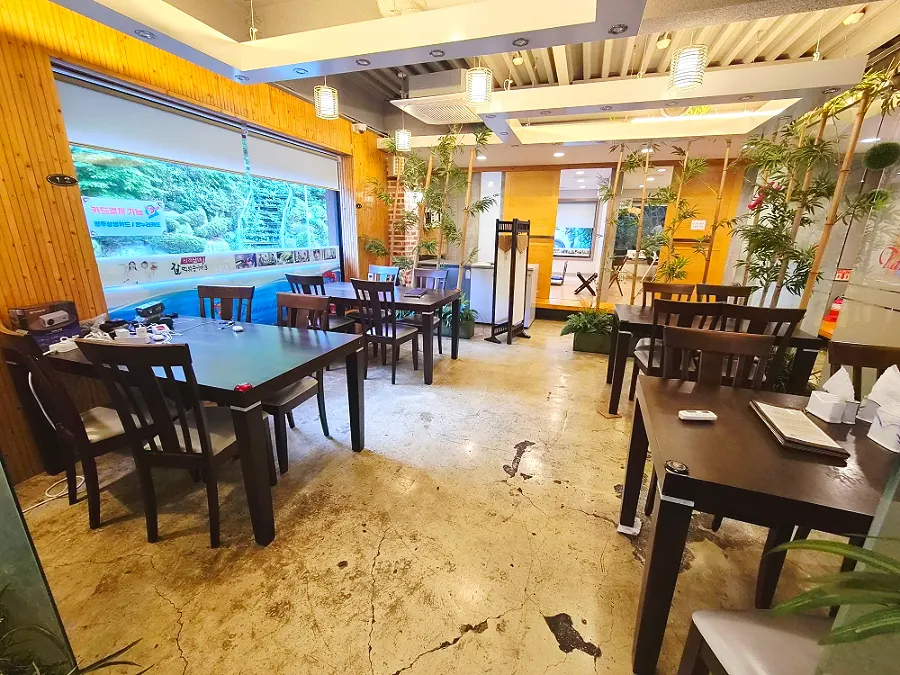활랍스터 수족관이 있는 매장
