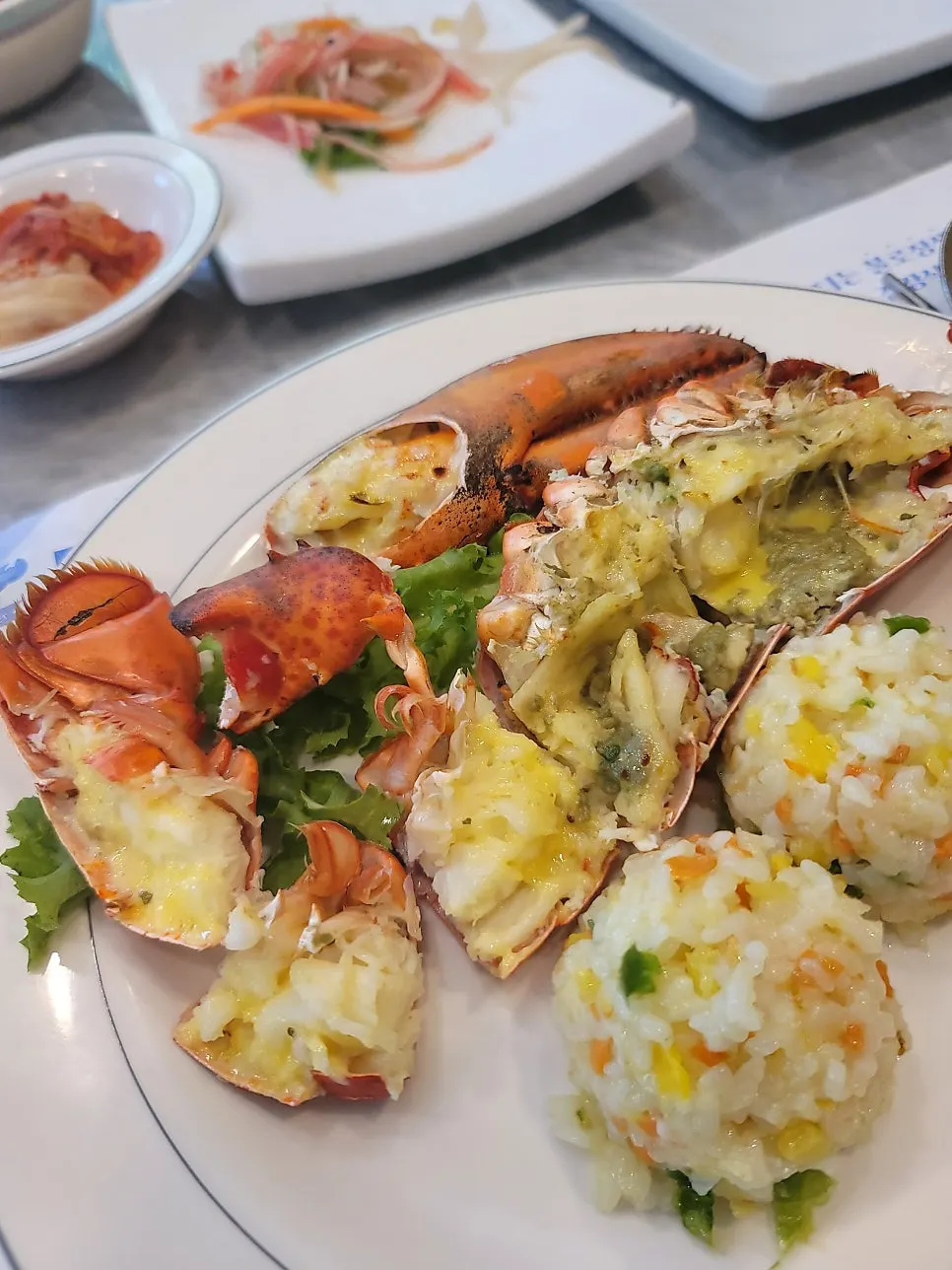 Full lobster meat with two dipping sauces