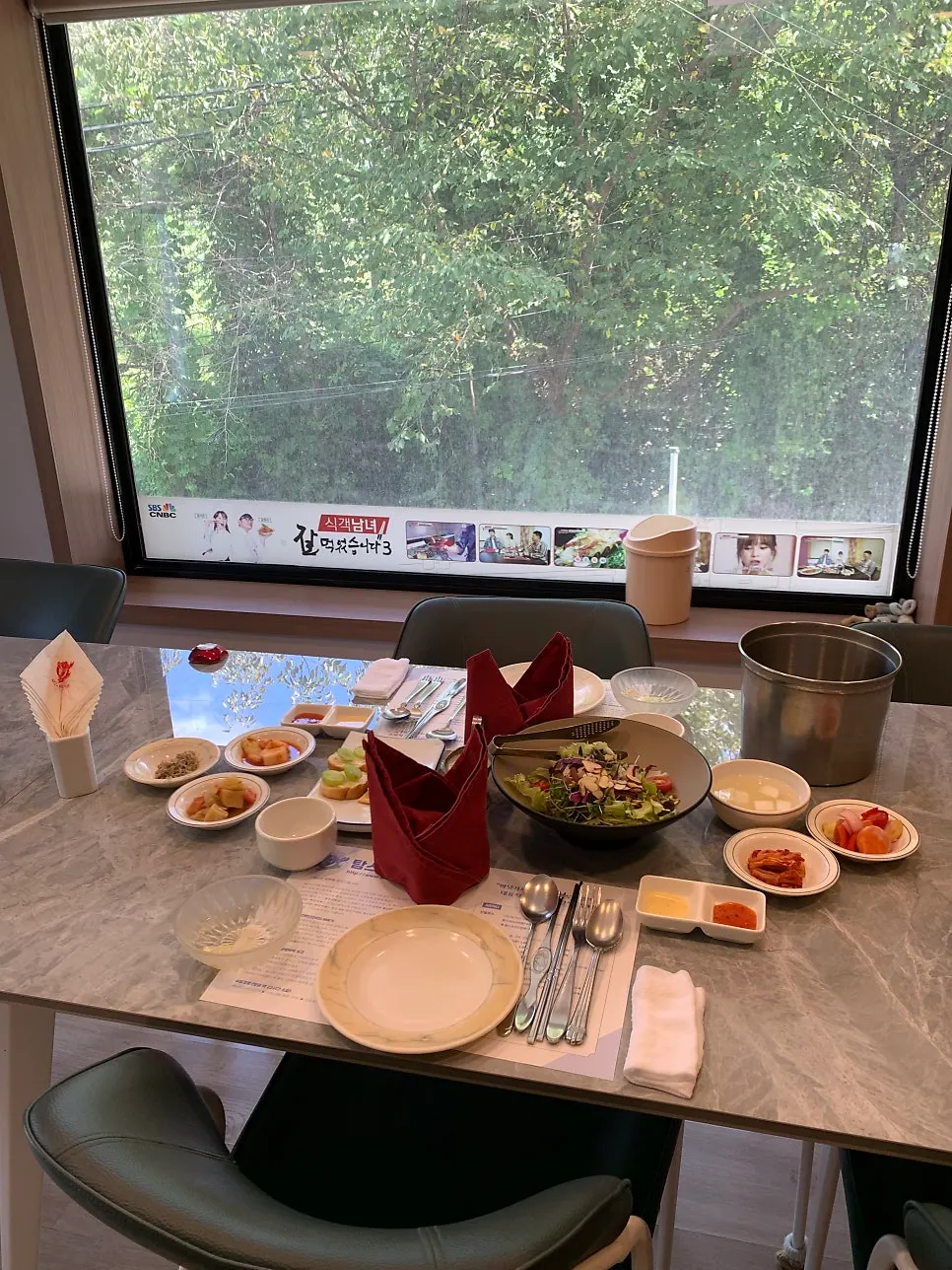 Photo accompanying information about private dining rooms for groups