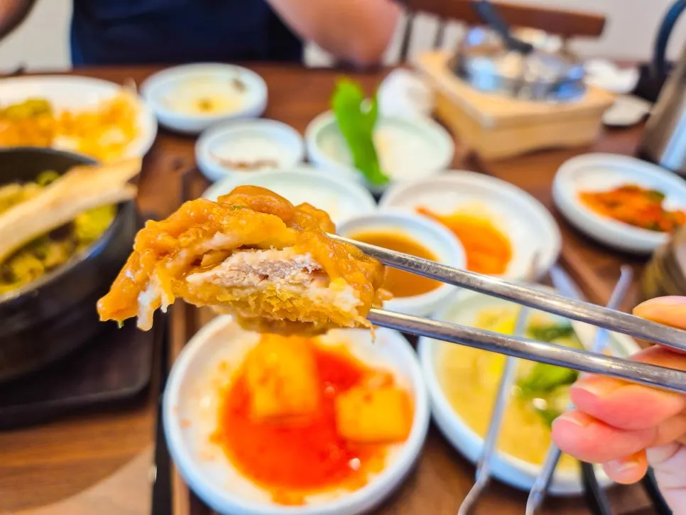 Cross-section of pork cutlet cut into bite-sized pieces