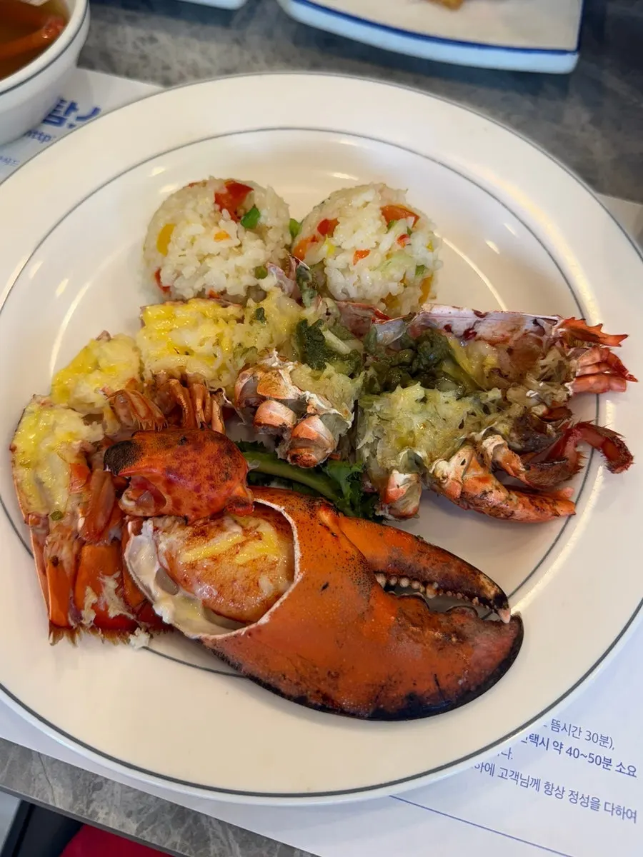 살이 꽉 찬 랍스터 집게다리