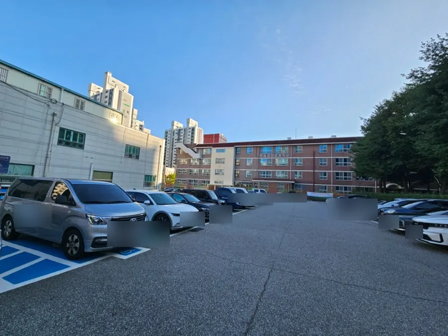Public parking lot next to Munheung 2-dong Community Welfare Center