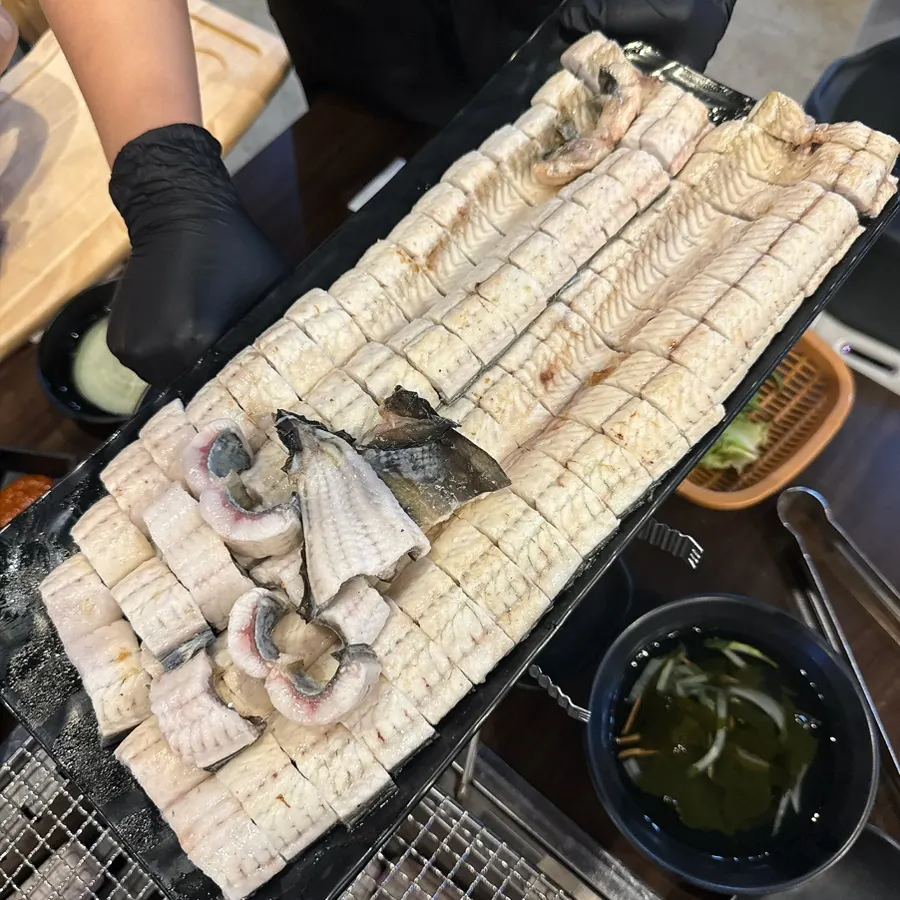 基本の食卓が並んだテーブル