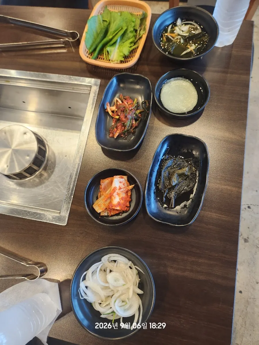 Basic side dish spread at Yuil Jangeo