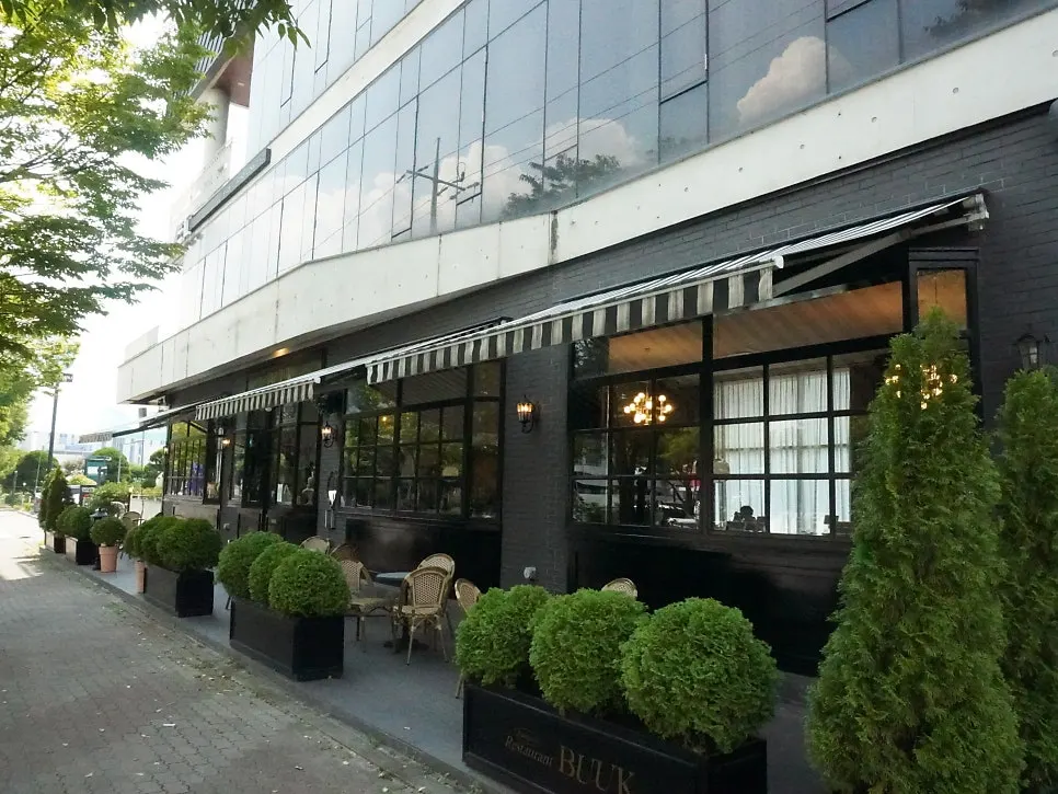 Exterior of Bueokgan Sangmu Branch on Seogwangju-ro