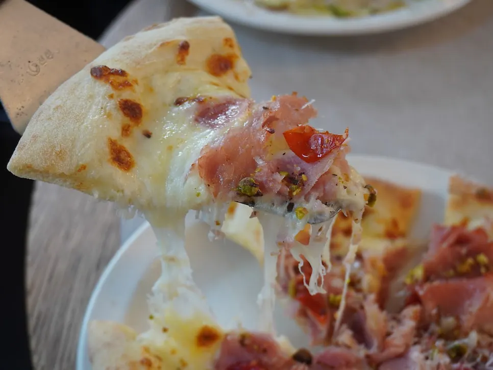 Full view of the jambon pizza