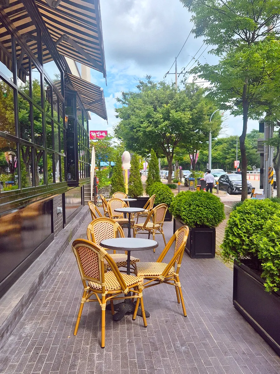 Photo spot on the Bueokgan Sangmu Branch terrace