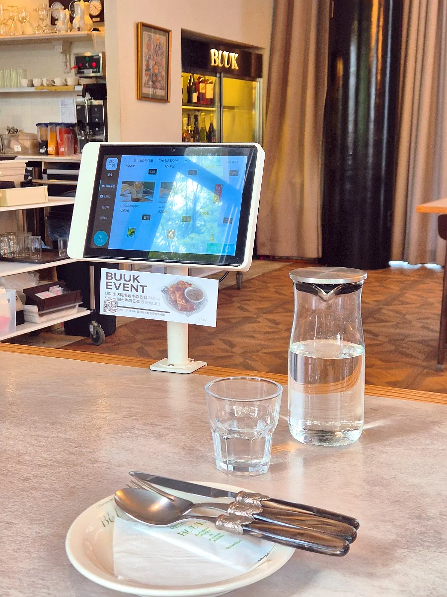 Tablet order screen at the table
