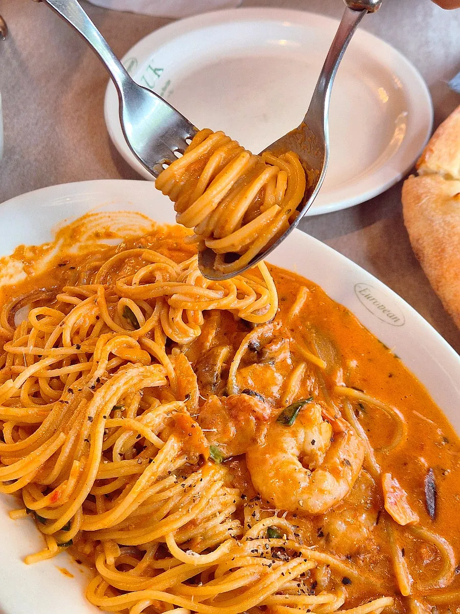 Big, plump shrimp on top of the rosé pasta