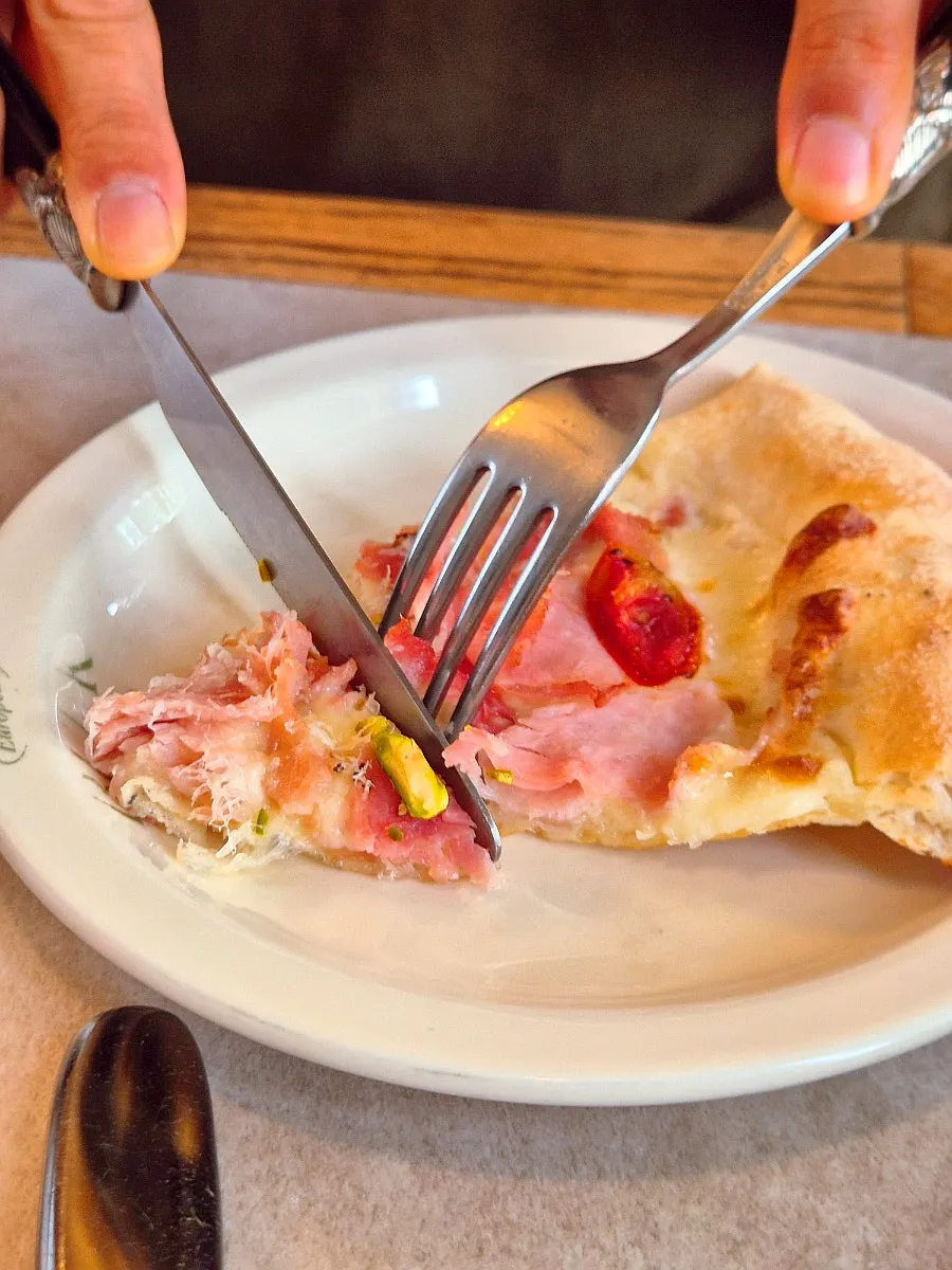 Cross-section of the wood-fired jambon pizza crust