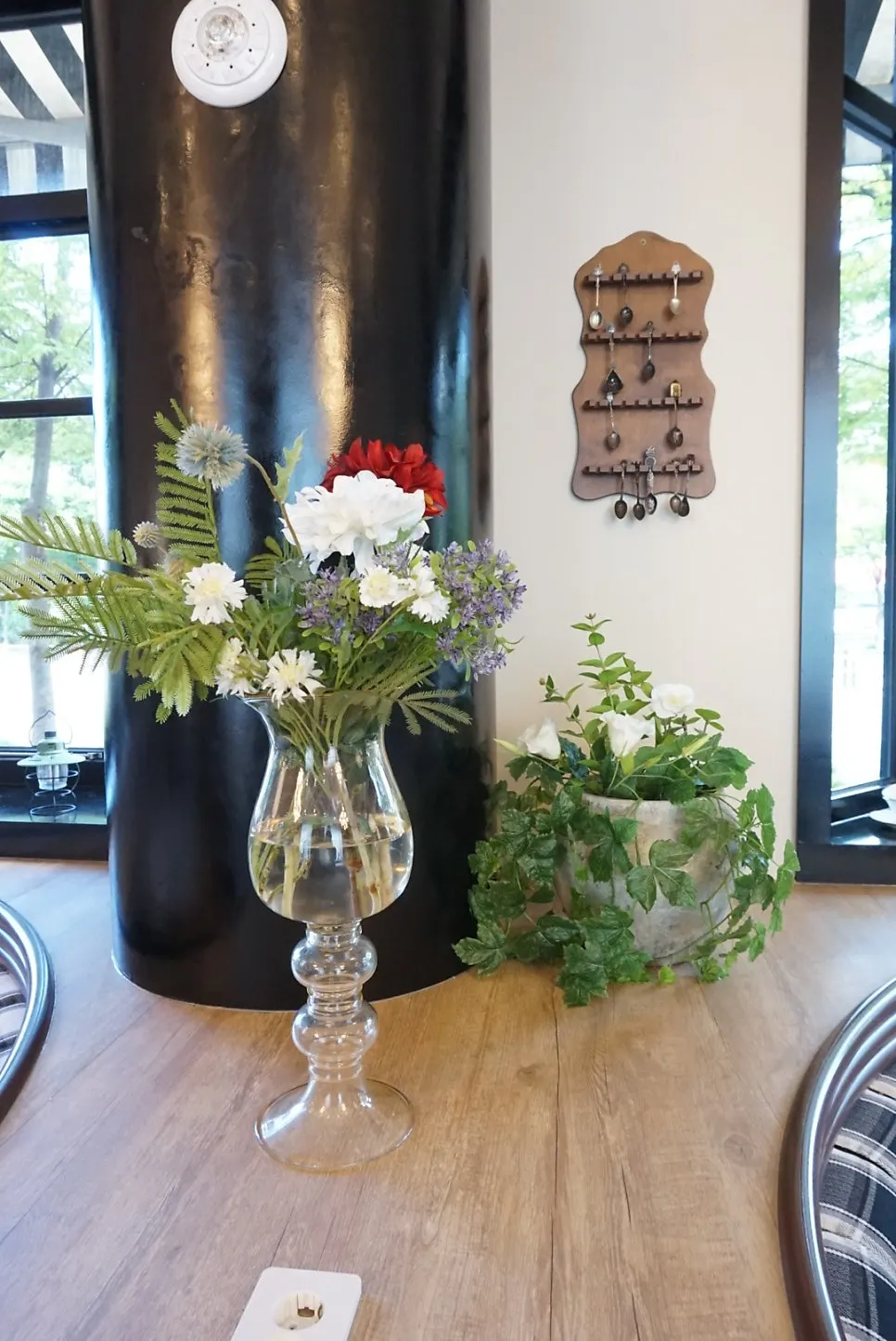 Brunch atmosphere at Bueokgan Sangmu Branch