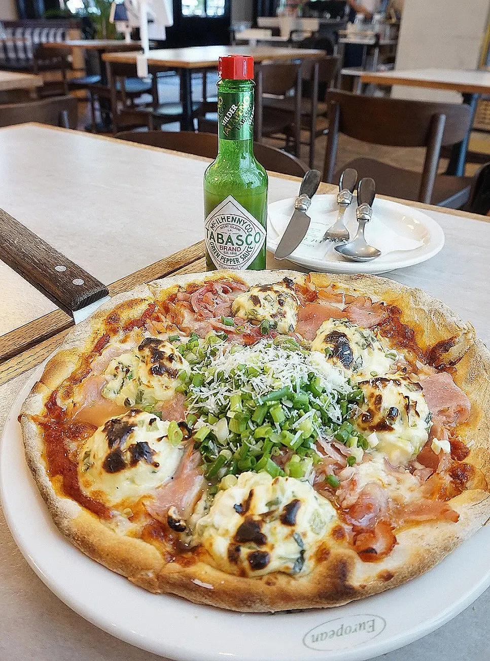 Shrimp rosé pasta and jambon pizza