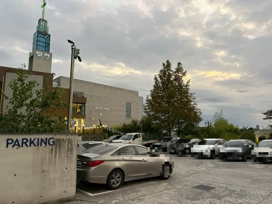 Bueokgan Sangmu Branch parking lot