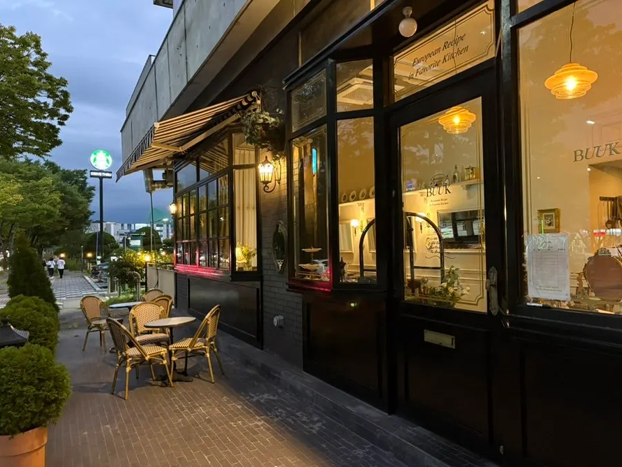 Left side of Bueokgan Sangmu Branch exterior