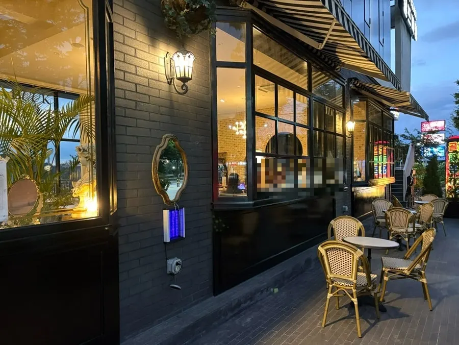 Bueokgan Sangmu Branch exterior with terrace