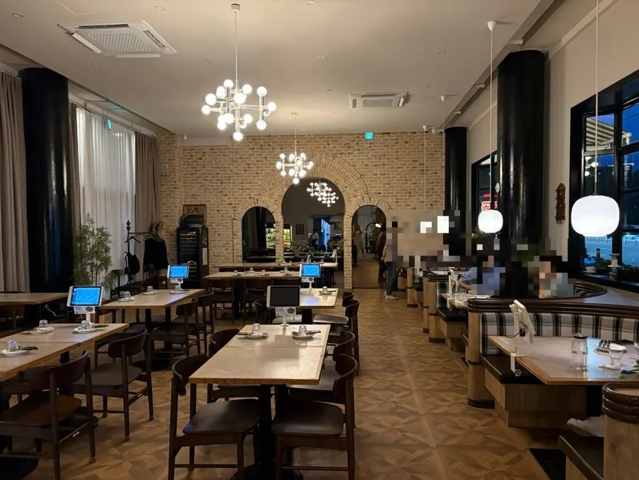 Table area on the right side of the restaurant