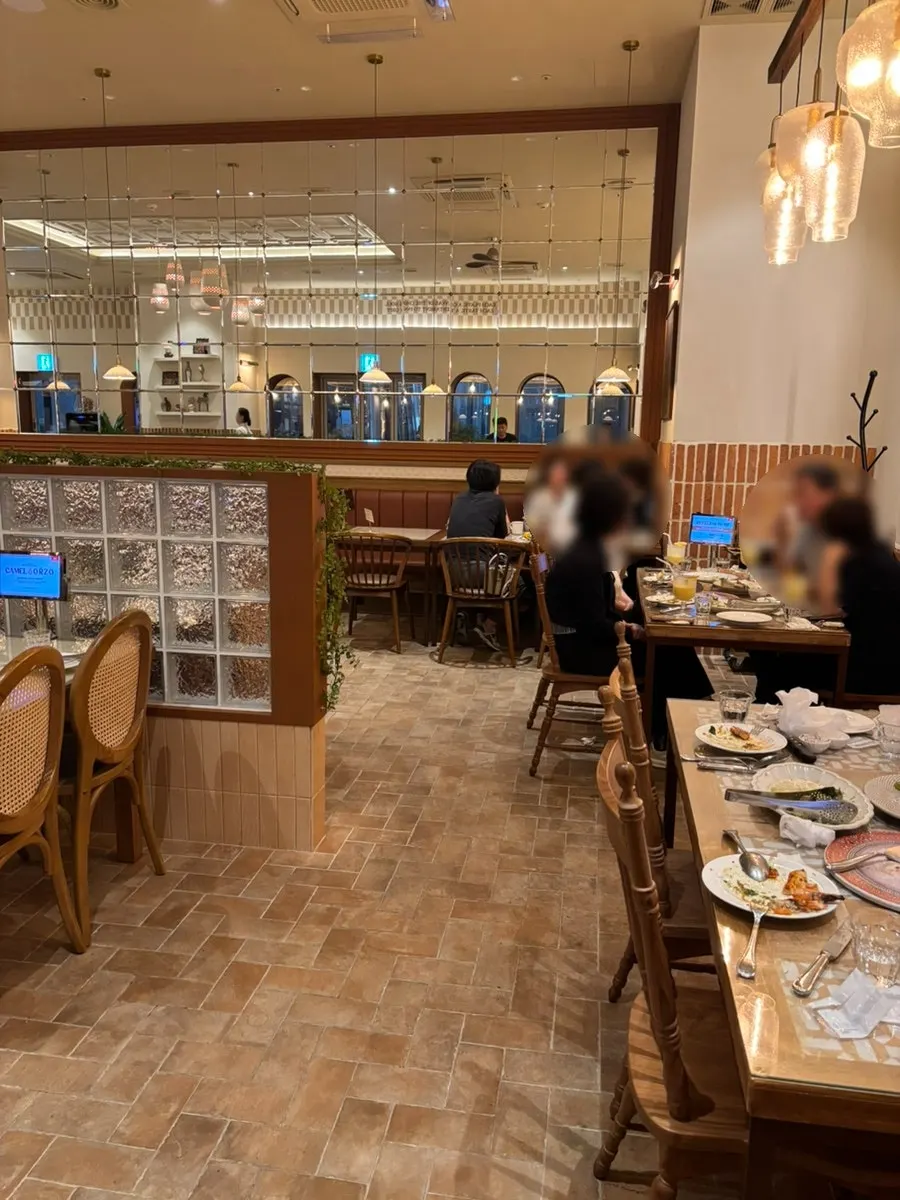 카멜오르조 매장 앞 인증샷 스팟