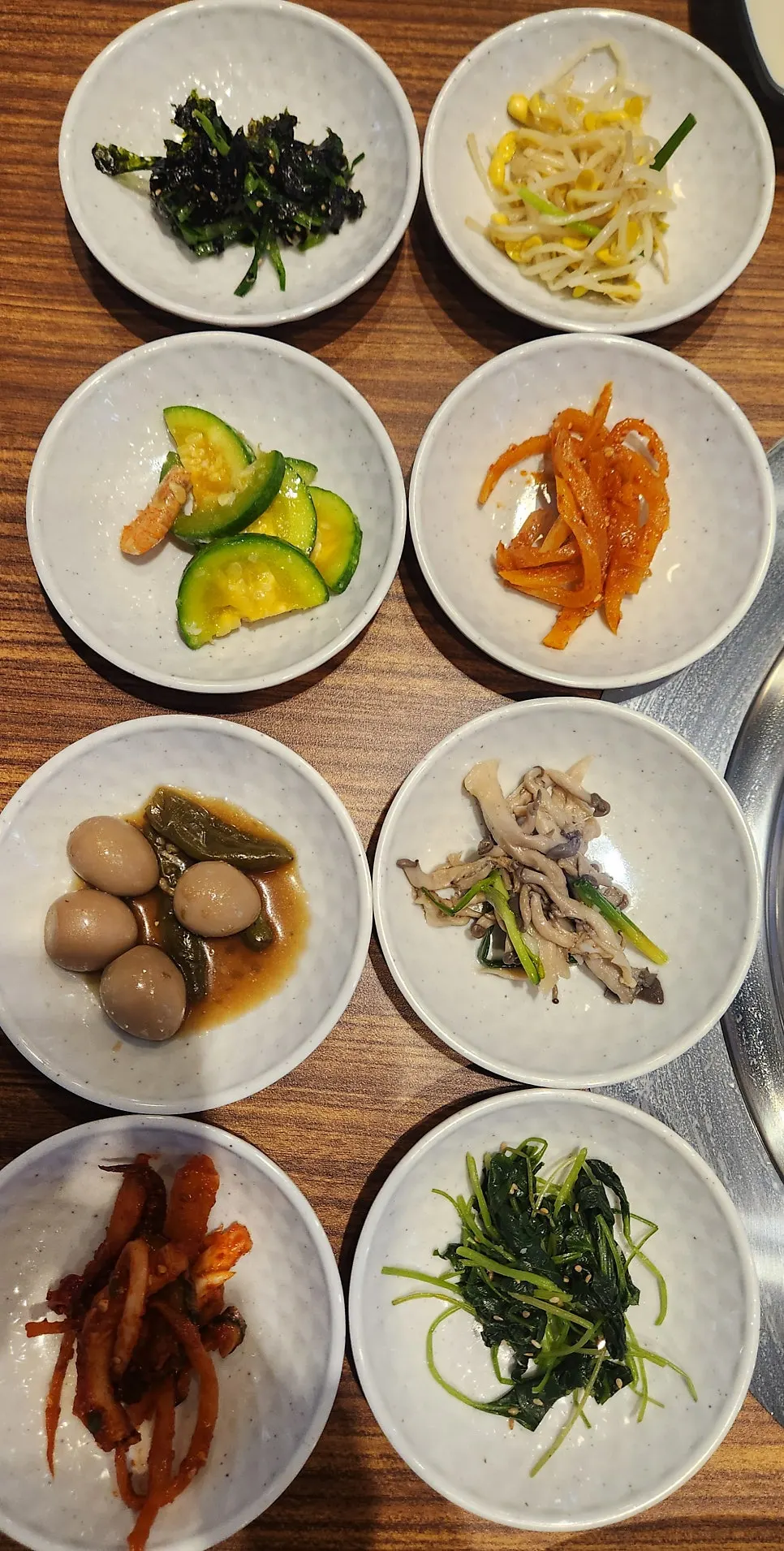 Side dishes served with the Galchi Hanpan set