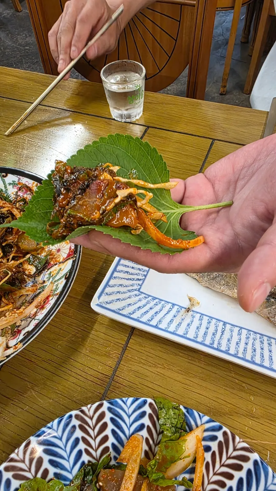 Makhoe eaten with perilla leaves