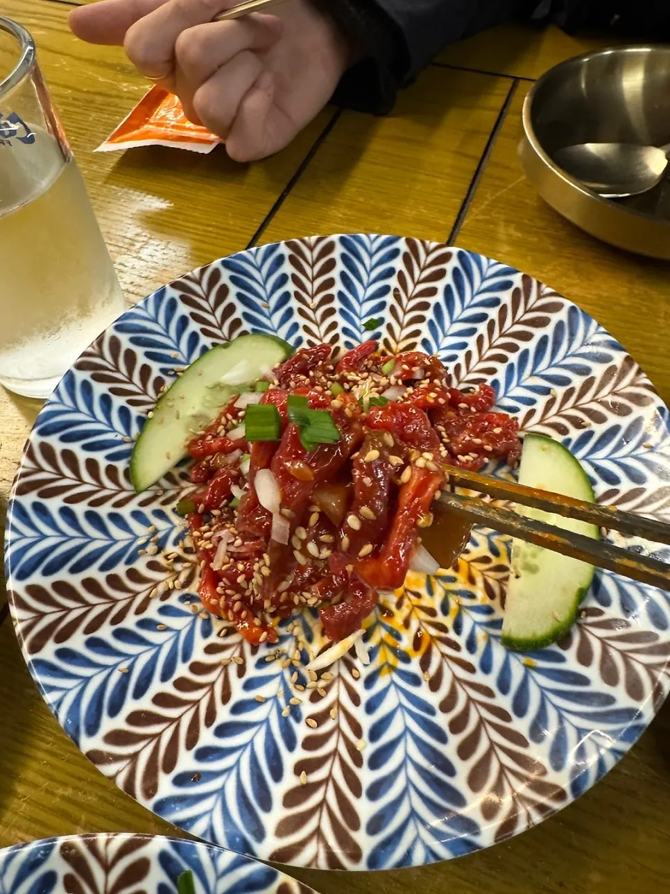 첫 상에 나온 잡채와 밑반찬