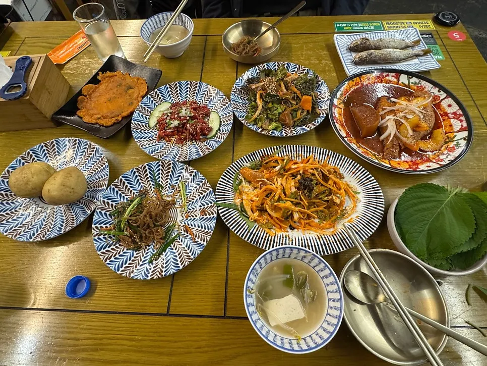 홍어삼합보쌈 한 접시