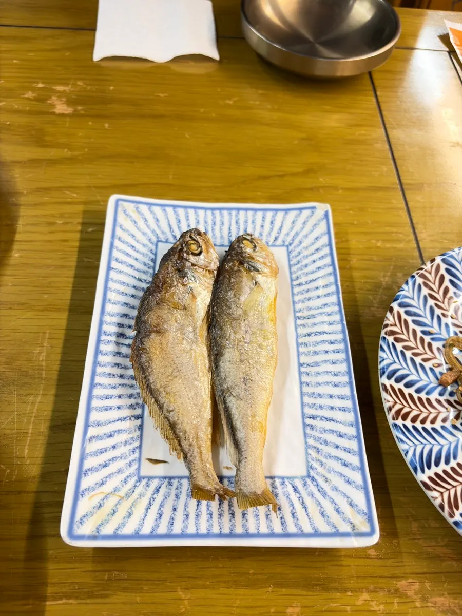 첫 상으로 깔린 육회와 잡채
