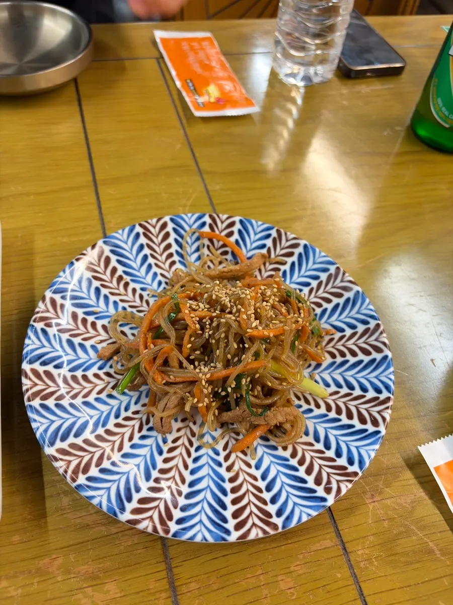 한우 암소 육회 접시