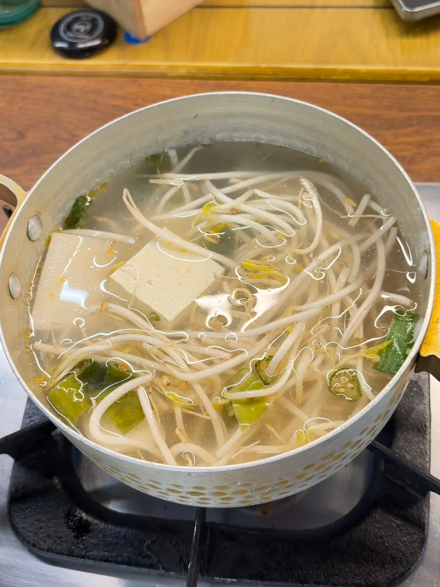바로 부쳐 나온 김치전