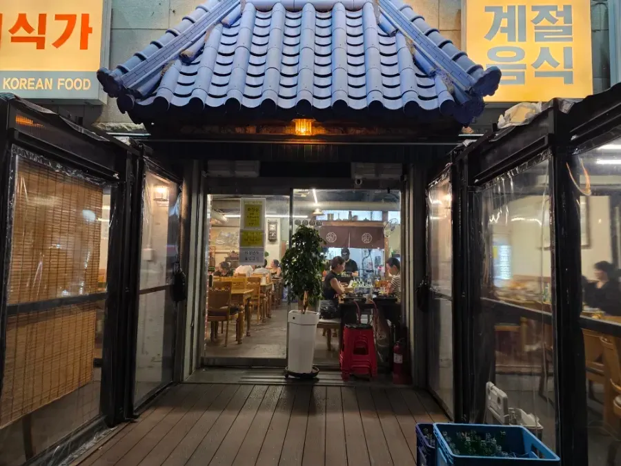 상무평화로 미식가 이모카세 본관 외관