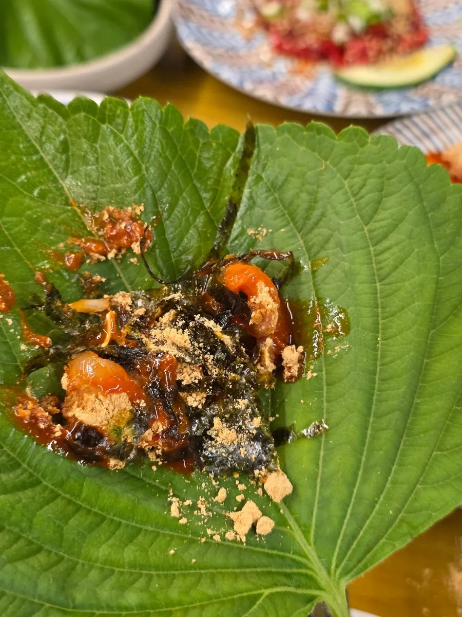 깻잎에 싸먹는 인절미 회무침