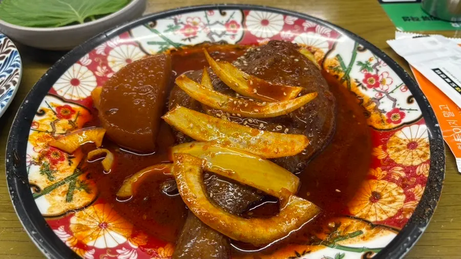 삼합 보쌈과 곁들임 상차림