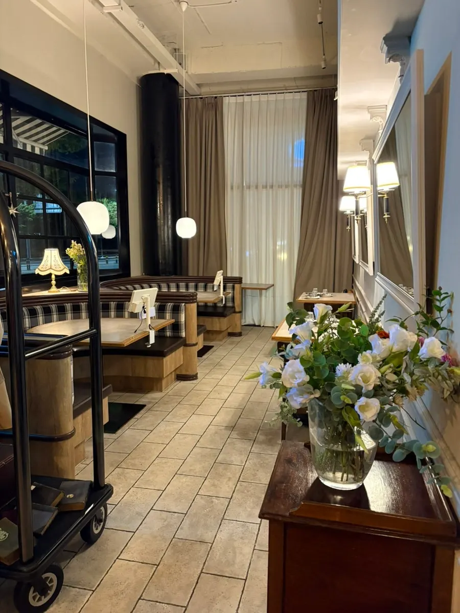 Seating at Bueokgan Sangmu Branch with arched tables