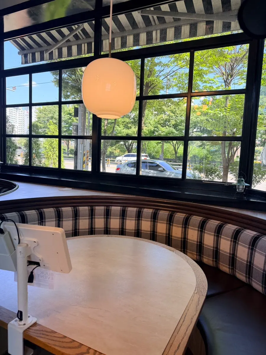 Interior decor of Bueokgan Sangmu Branch
