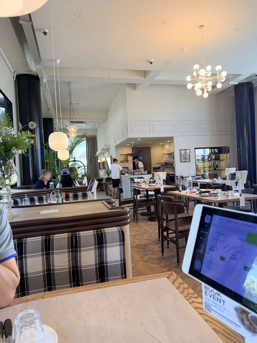 Upscale-atmosphere restaurant hall